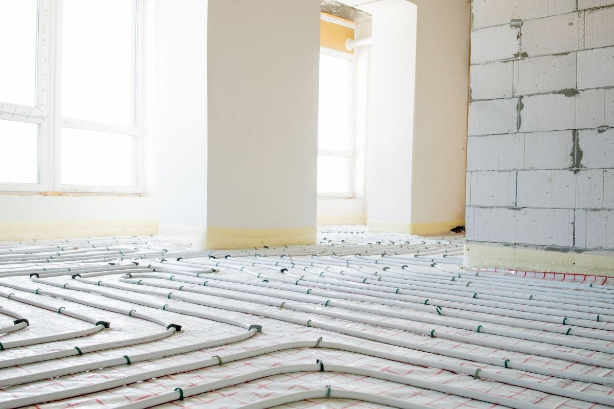 Béton ciré et chauffage au sol : l'alliance durable